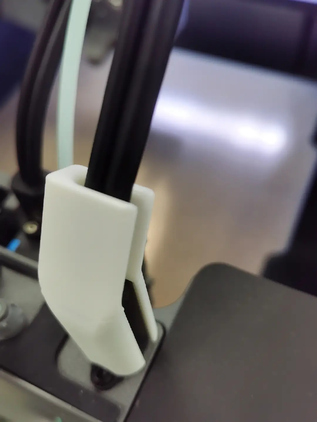 Printed cable clip installed on the Flashforge Creator 5 carriage cable