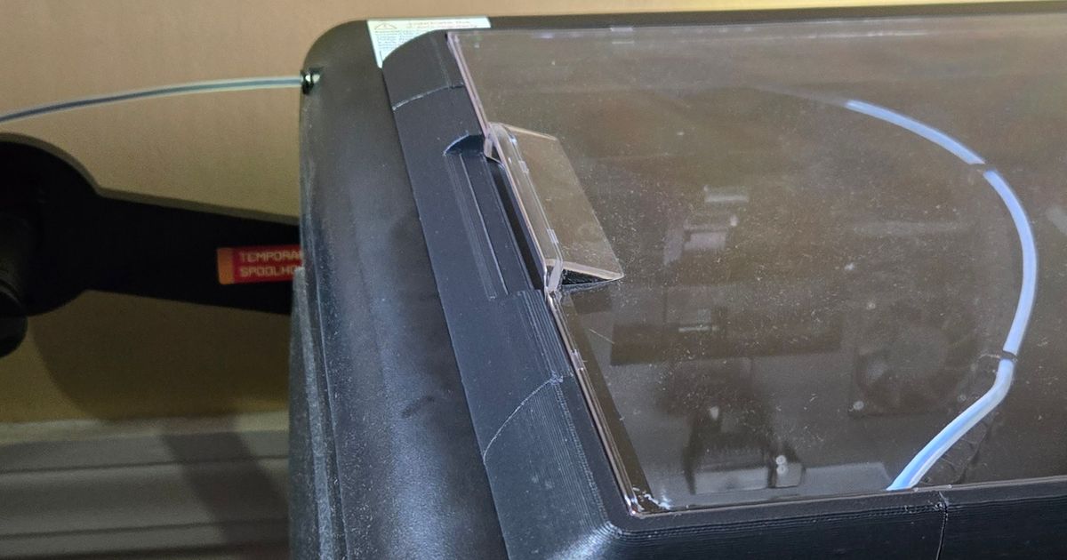 Printed spacer holding the QIDI Q1 Pro top lid ajar