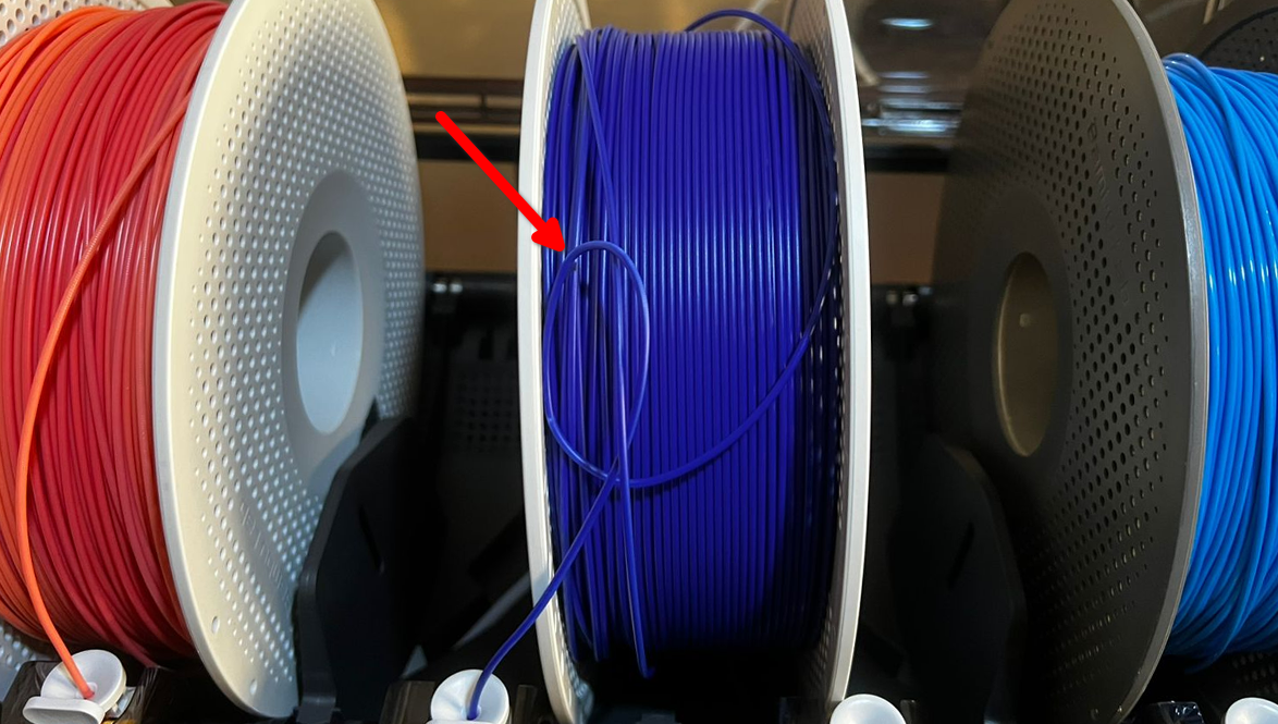 Запутанный филамент на катушке внутри AMS