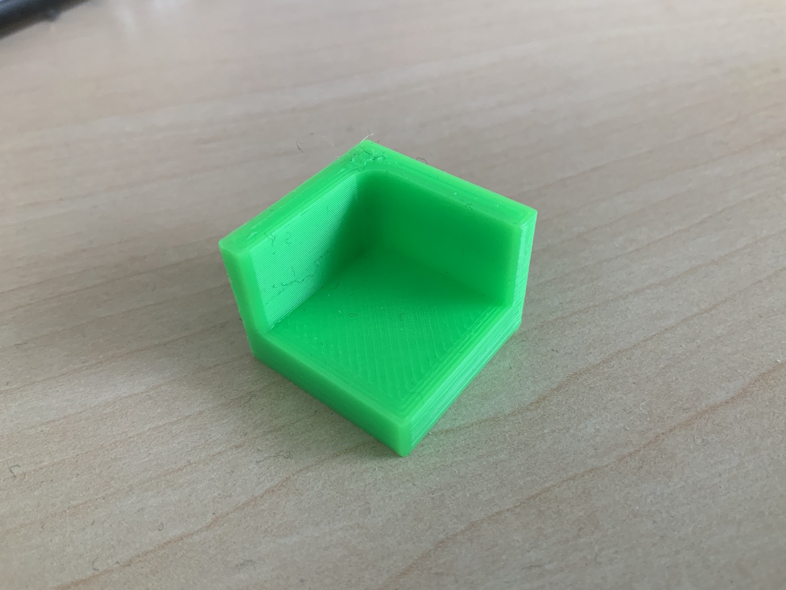 Печатный угловой упор из PETG до установки