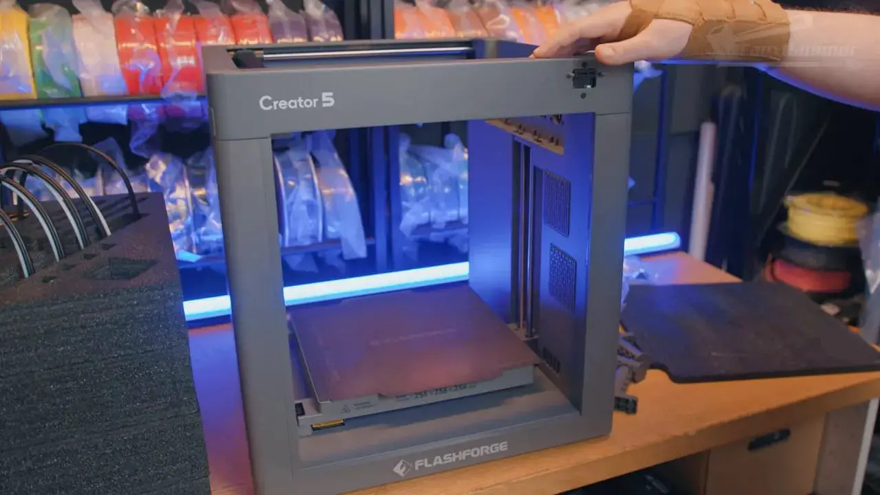 3D-принтер Flashforge Creator 5, вид спереди, открытая рама