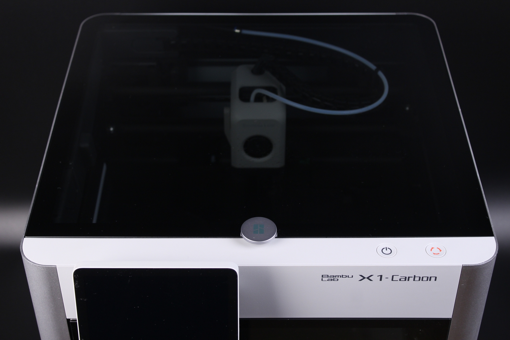 Bambu Lab X1 Carbon — вид сверху через стеклянную крышку