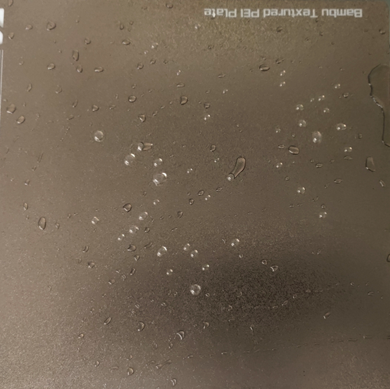 Шаг 1: смочить бумажное полотенце IPA или мыльным раствором