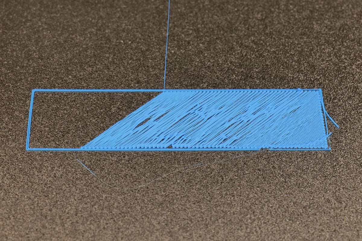 Первый слой не прилипает к столу — модель оторвалась