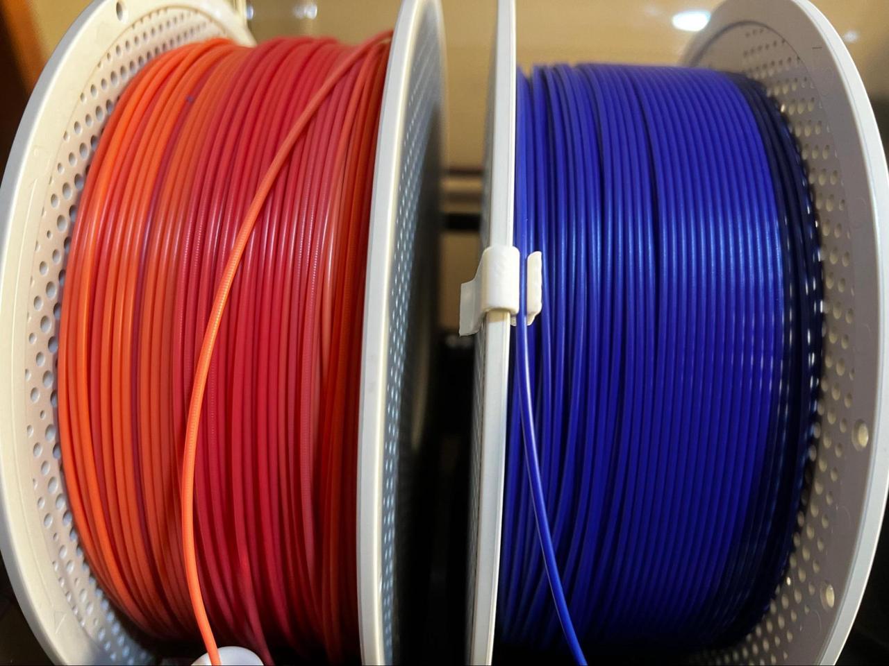 Clippy — клипса на катушке для предотвращения запутывания филамента