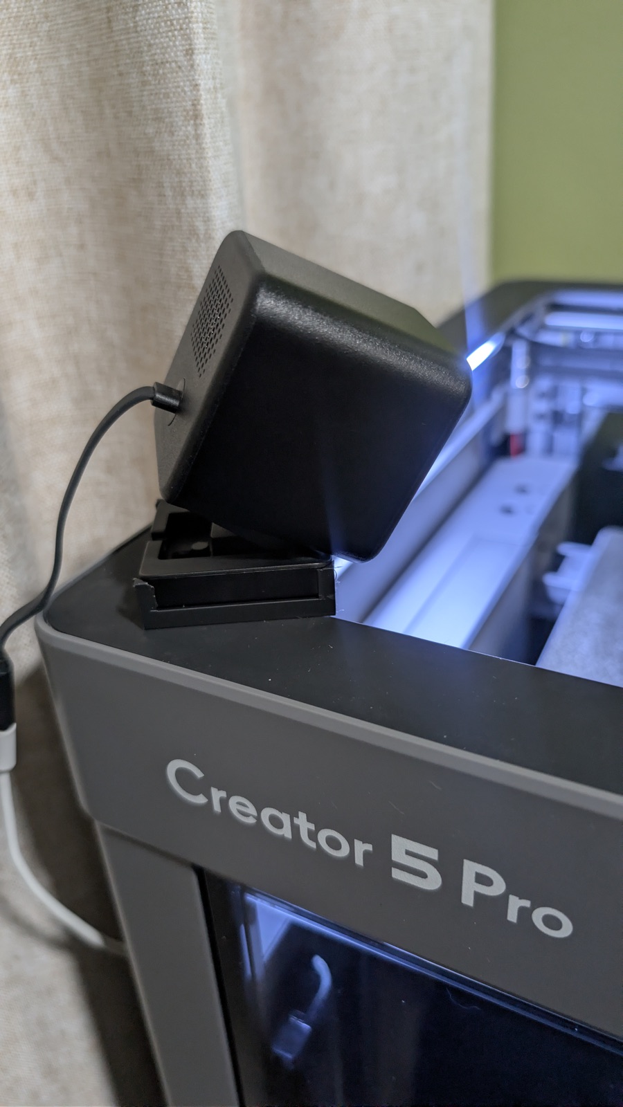 Внешняя камера на печатном креплении на верхней кромке Creator 5 Pro