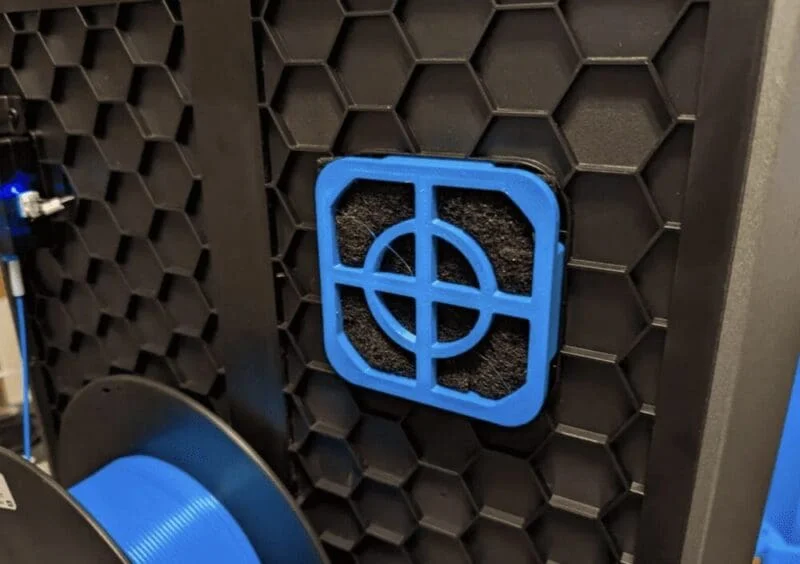 Печатный держатель угольного фильтра на выхлопном вентиляторе Creality K1