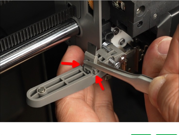 Снятие лезвия каттера P2S пинцетом