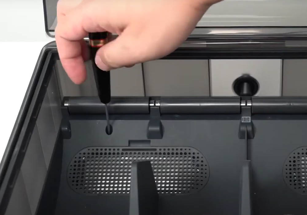 Шаг 3: открутите держатель катушек от основания AMS