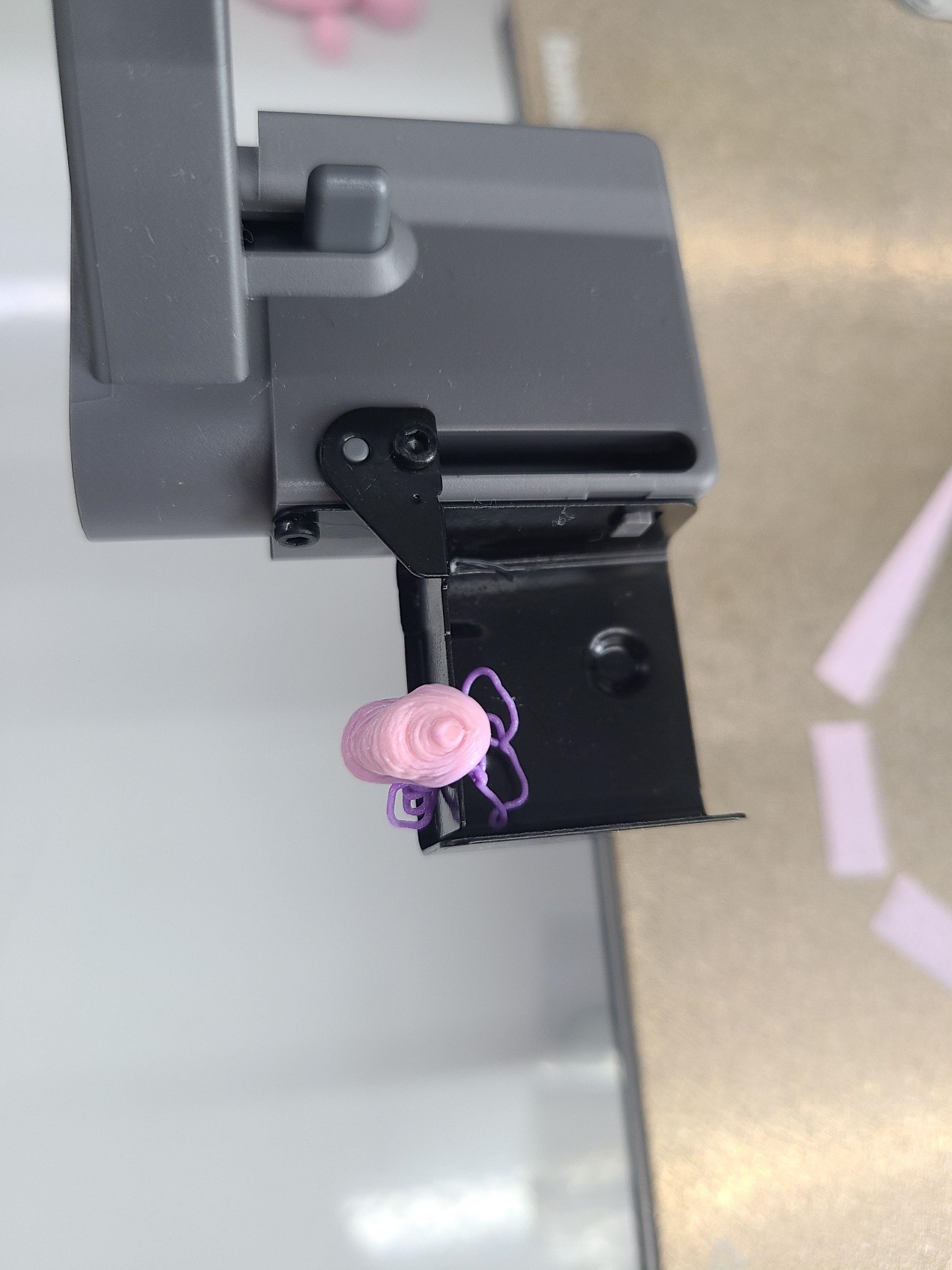 Избыток филамента на площадке вайпера A1 Mini