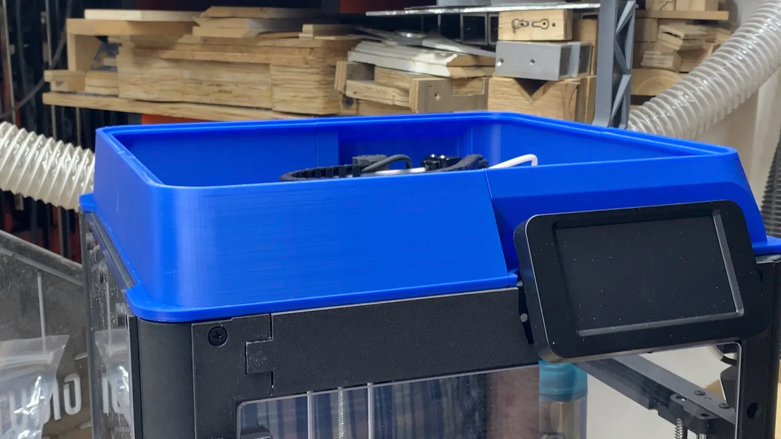 DIY-корпус FlashForge AD5M — боковой вид с прозрачными панелями