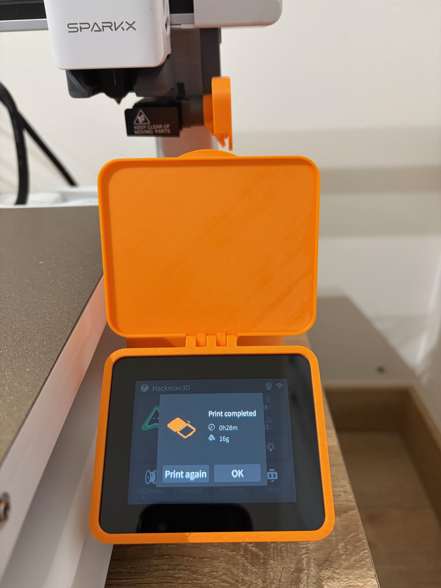 Печатная крышка сенсорного экрана SPARKX i7 в открытом положении