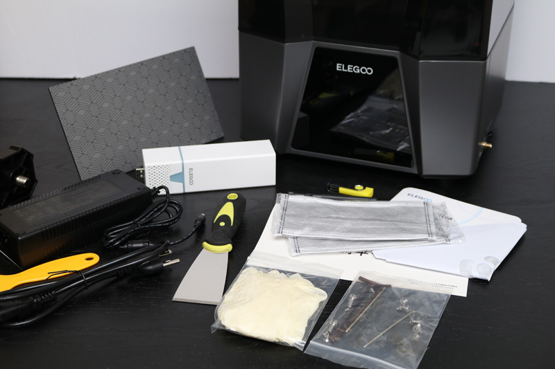 Комплектация Elegoo Saturn 3 Ultra: инструменты, скребок, воронка, маска и перчатки