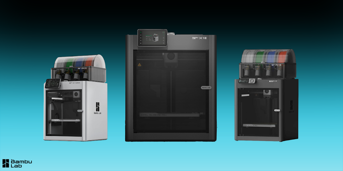 Три принтера Bambu Lab рядом — X1C, X1E и P1S