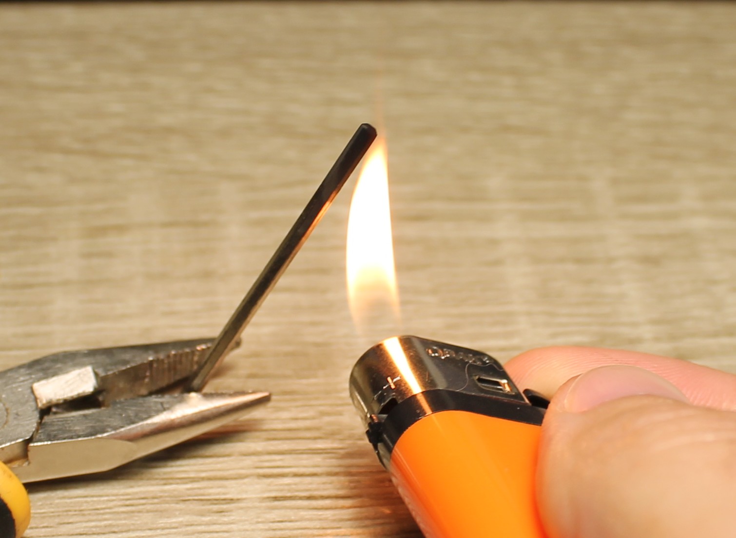 Нагрев шестигранника зажигалкой