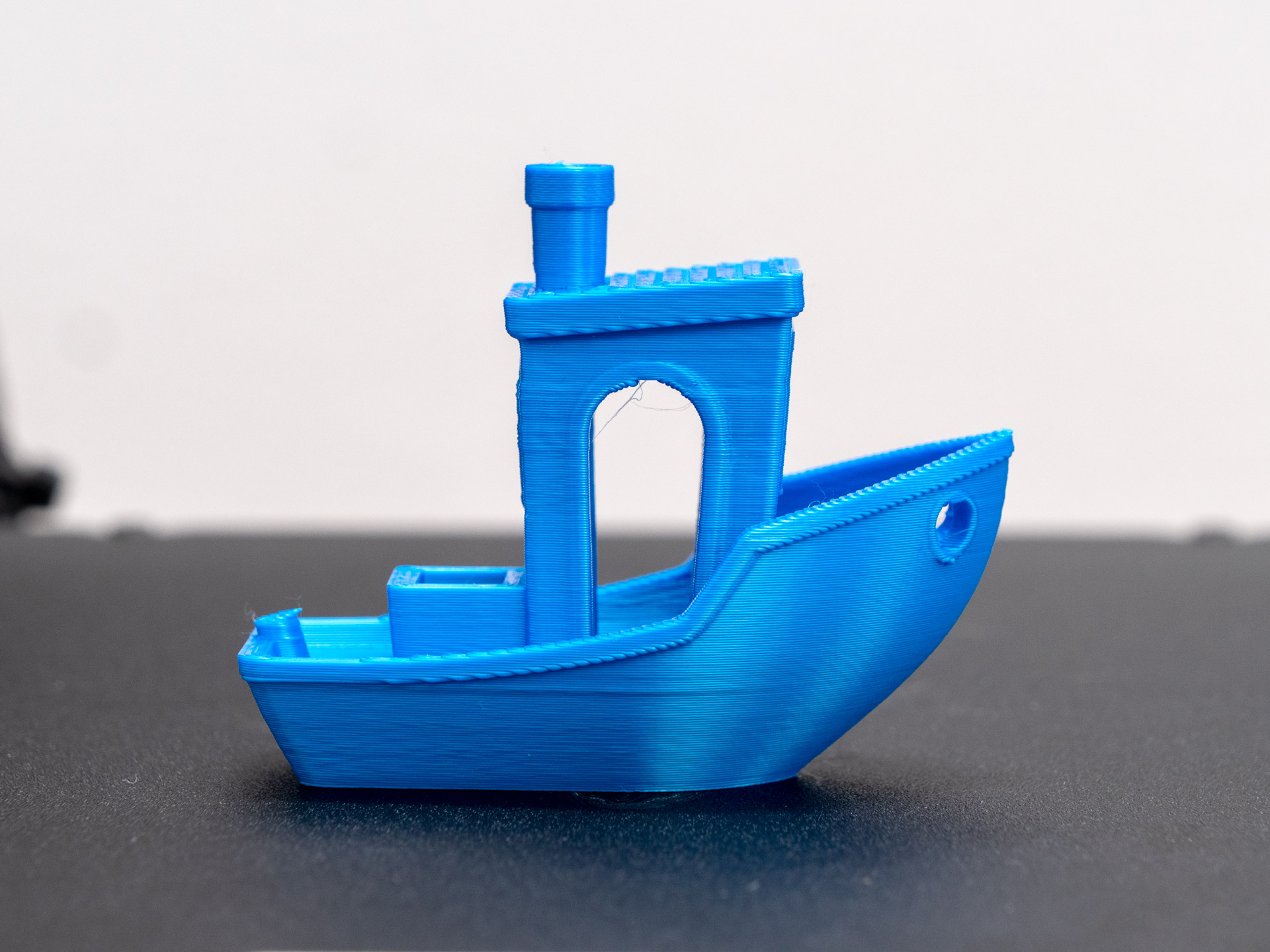 3DBenchy на Ender 3 V3 SE — общий вид