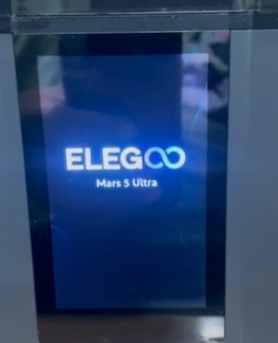 Экран Mars 5 Ultra завис на заставке ELEGOO и не грузит главный экран