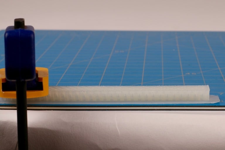 Деталь с бримом — уменьшение деформации за счёт увеличения площади контакта