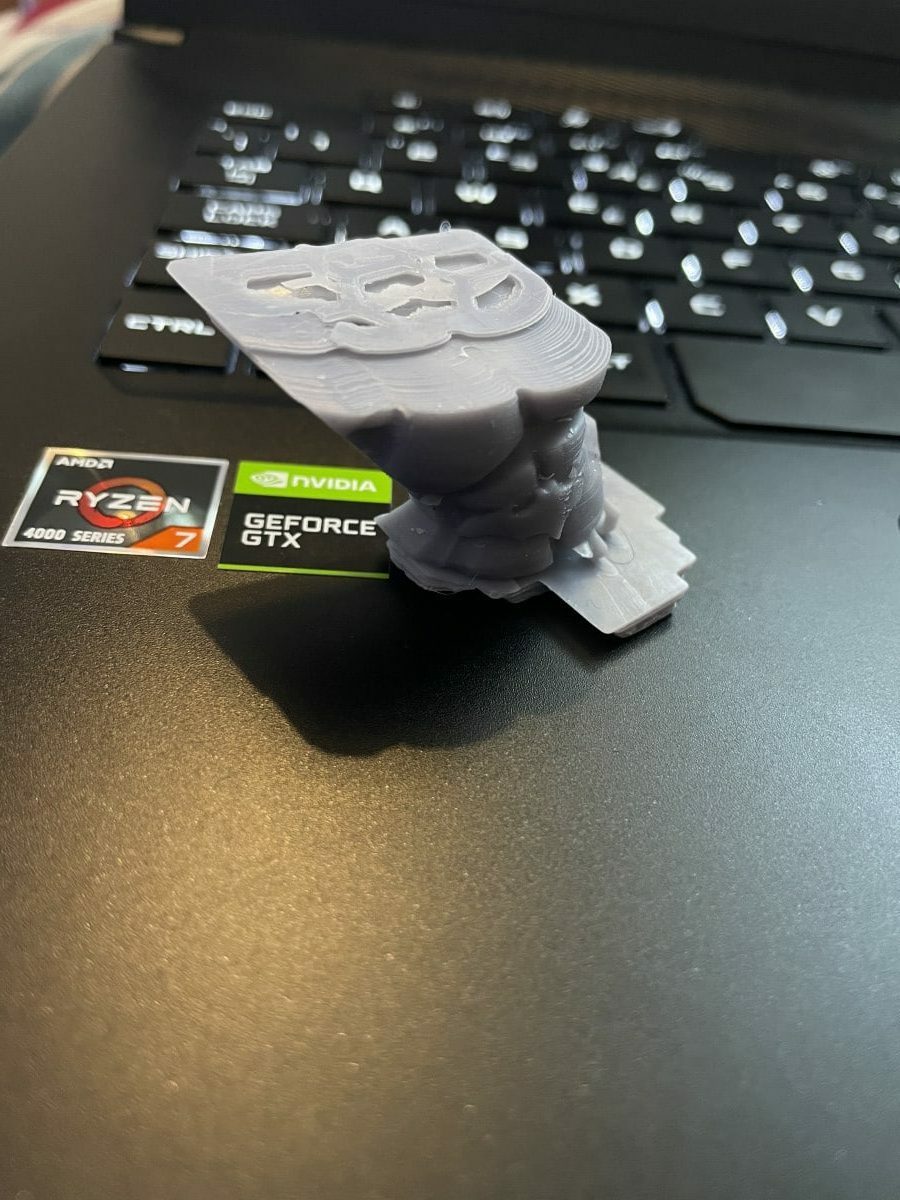 Сдвиг слоёв в середине печати — модель Бэтмена с выраженным layer shift