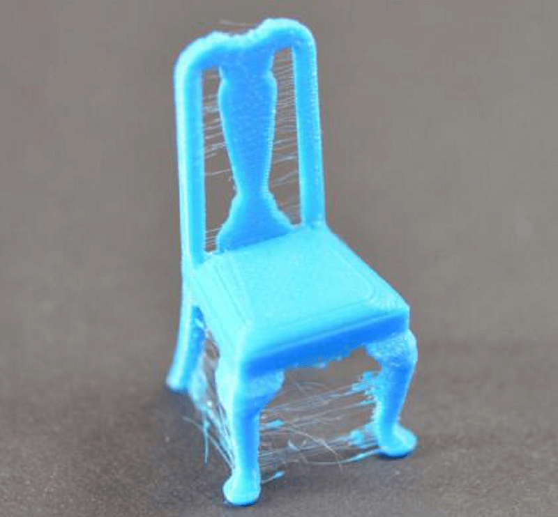 Толстые нити из-за перегрева — пластик вытекает при каждом перемещении