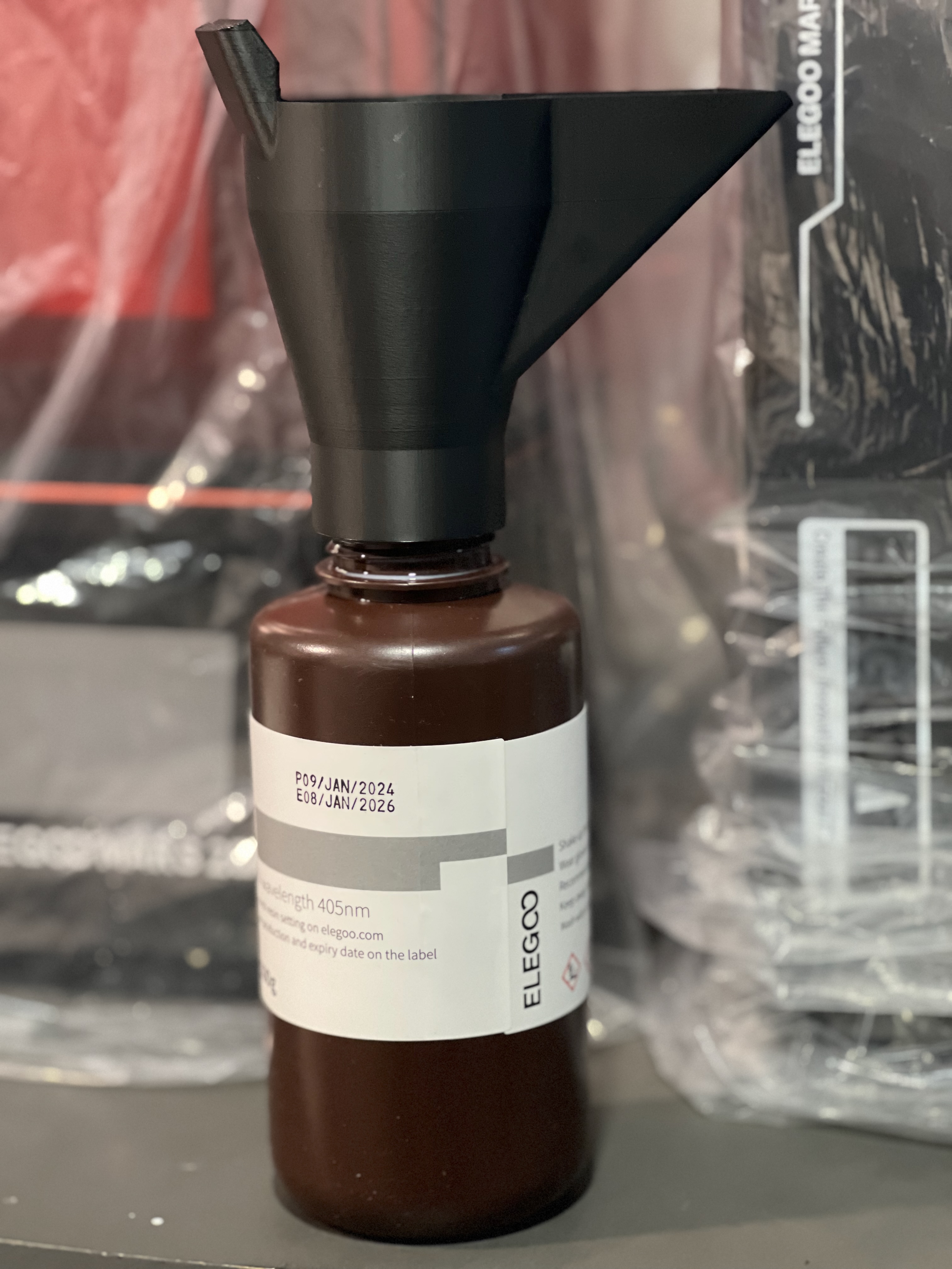 Печатная воронка-переходник на горлышке бутылки фотополимера Elegoo