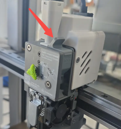 Top of SPARKX i7 toolhead — arrow pointing at ribbon cable connector to reseat for FO0528