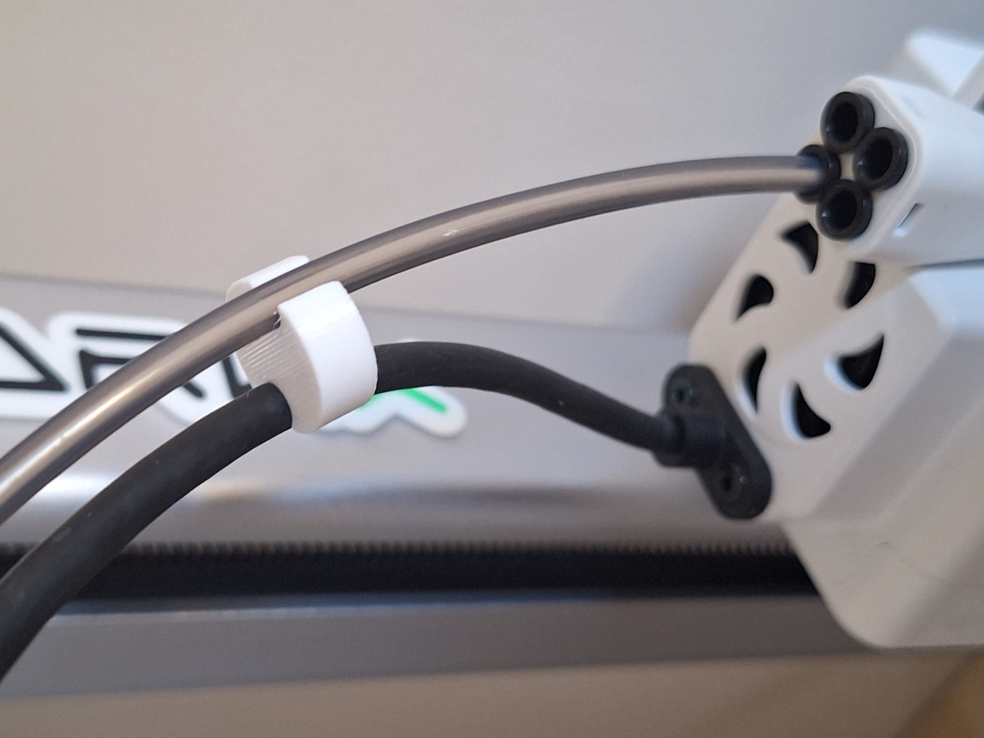 Двухпортовый зажим для трубок PTFE SPARKX i7
