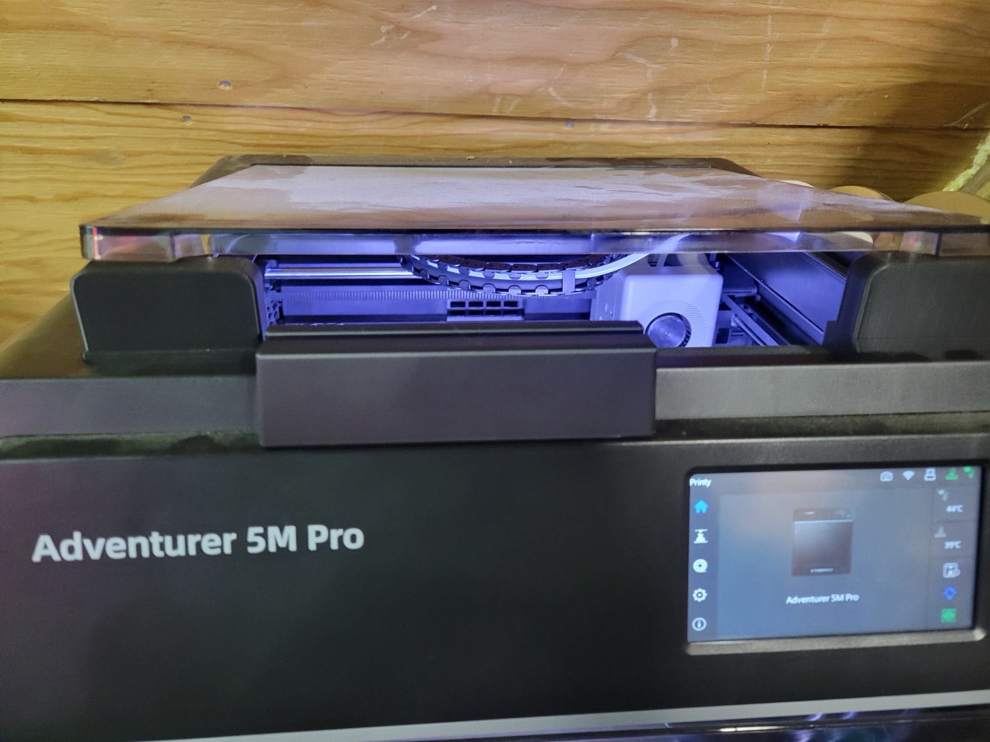 Вентиляционные вставки, приподнимающие верхнюю крышку Adventurer 5M Pro