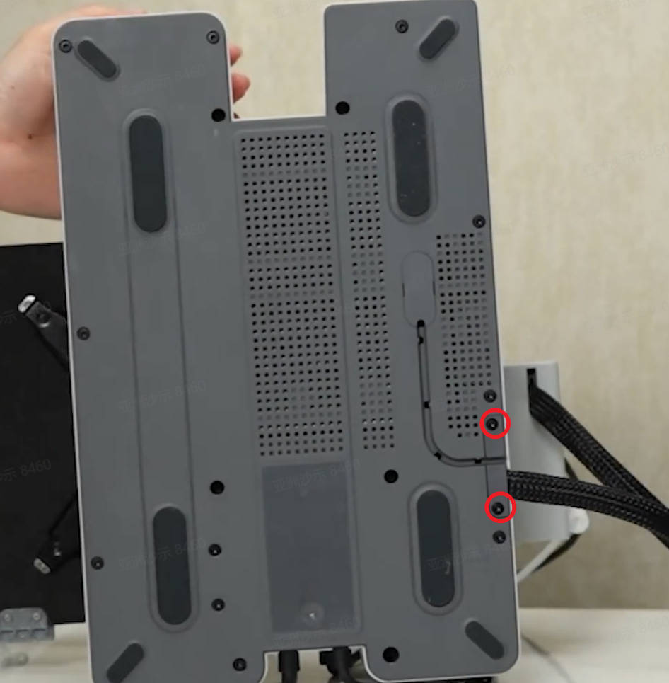 Расположение 2 винтов A на нижней панели A1 Mini