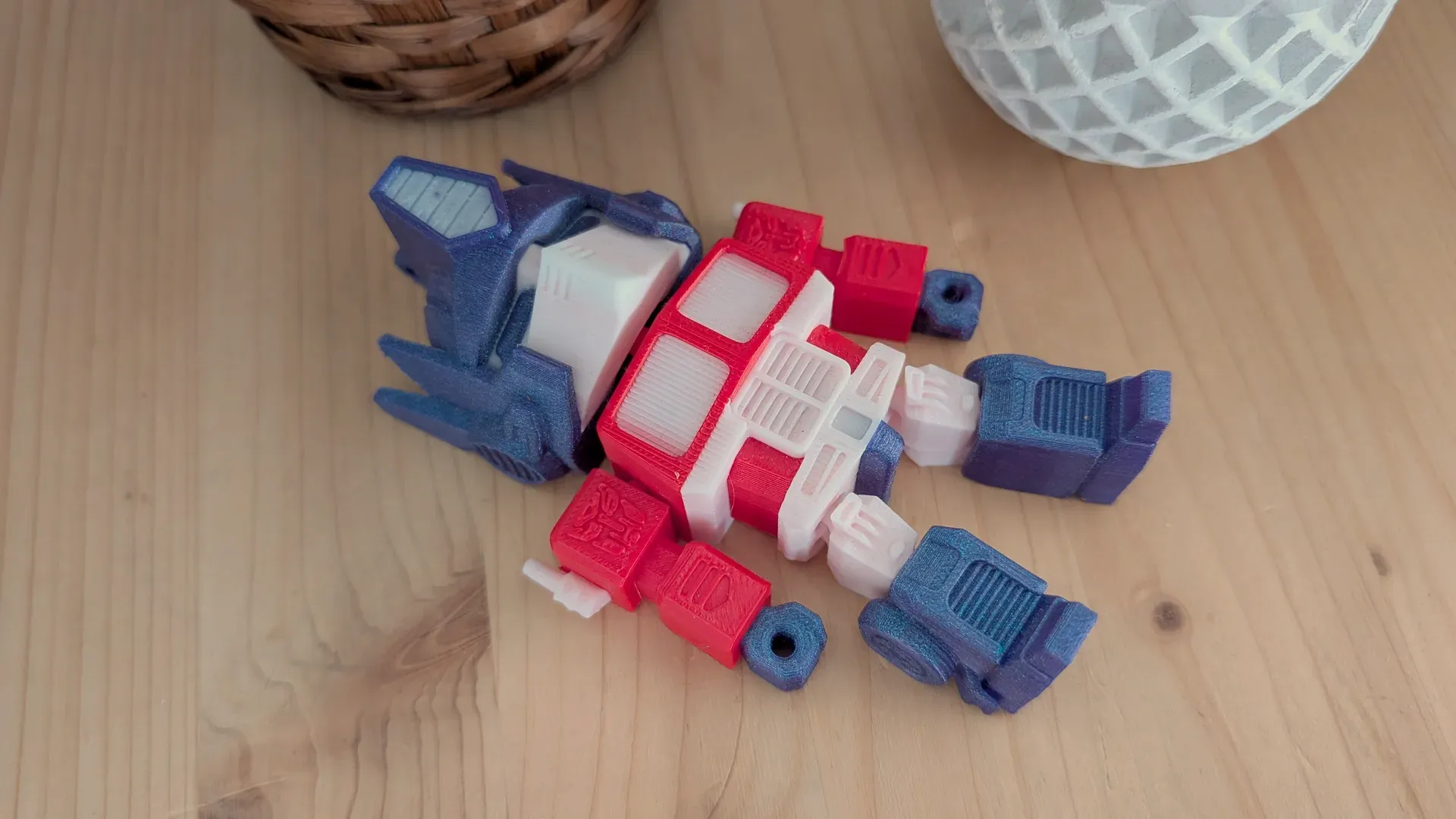 Многоцветный Optimus Prime, напечатанный с QIDI Box на QIDI Max4