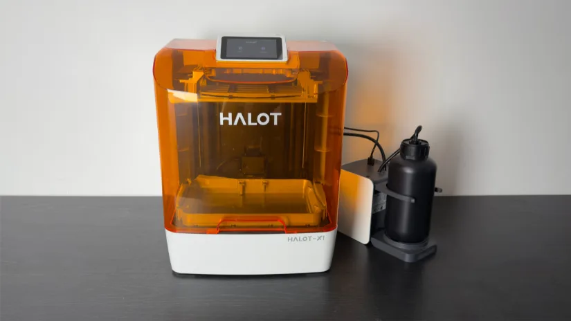 Creality HALOT-X1 16K фотополимерный принтер с янтарной крышкой и AFU справа, вид спереди