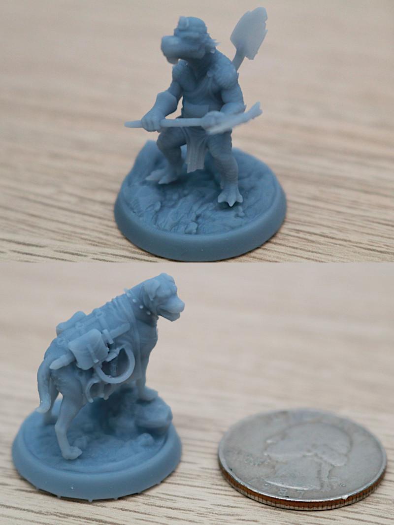 Реальные 32-мм миниатюры, напечатанные фотополимером Anycubic (для масштаба — монета)