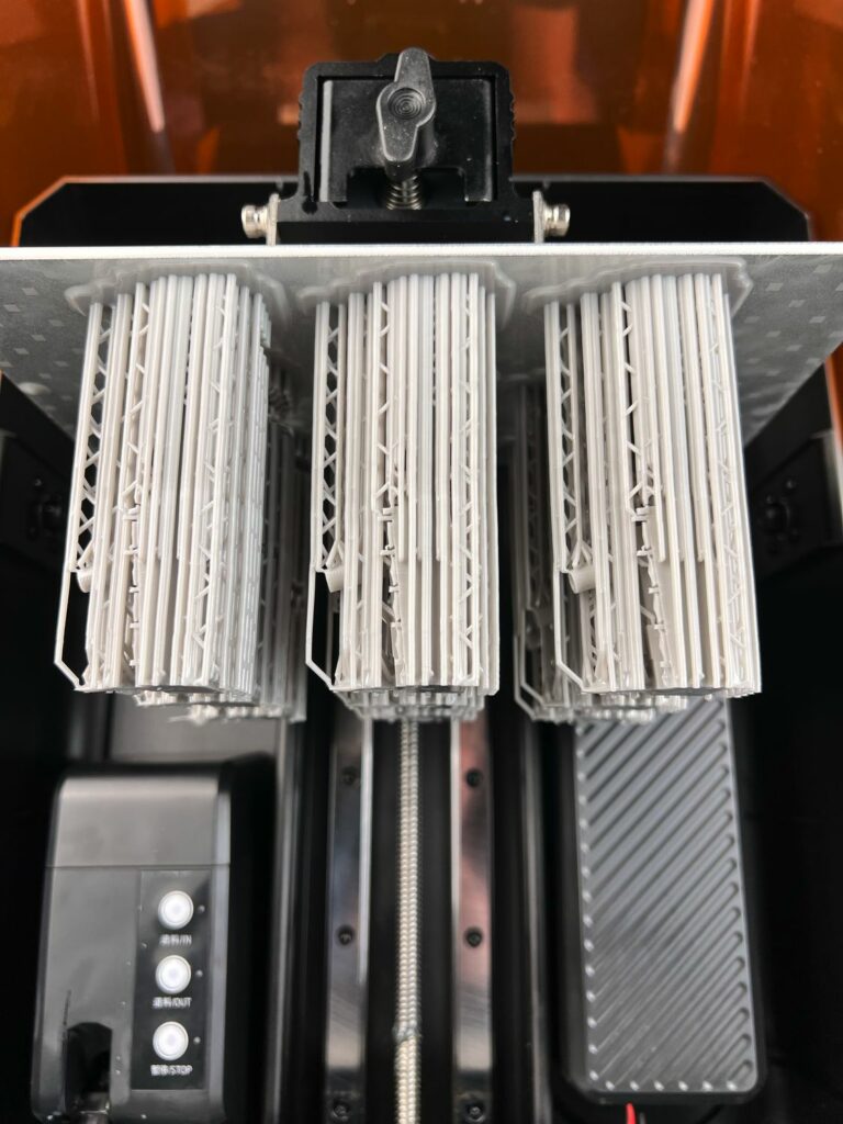 Печать на 170 мм/ч на Halot Mage — модели сорваны с поддержек, переотверждение и сросшиеся слои