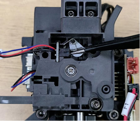 Печатающая головка Anycubic Kobra 3 со снятым кожухом: плата детектора филамента