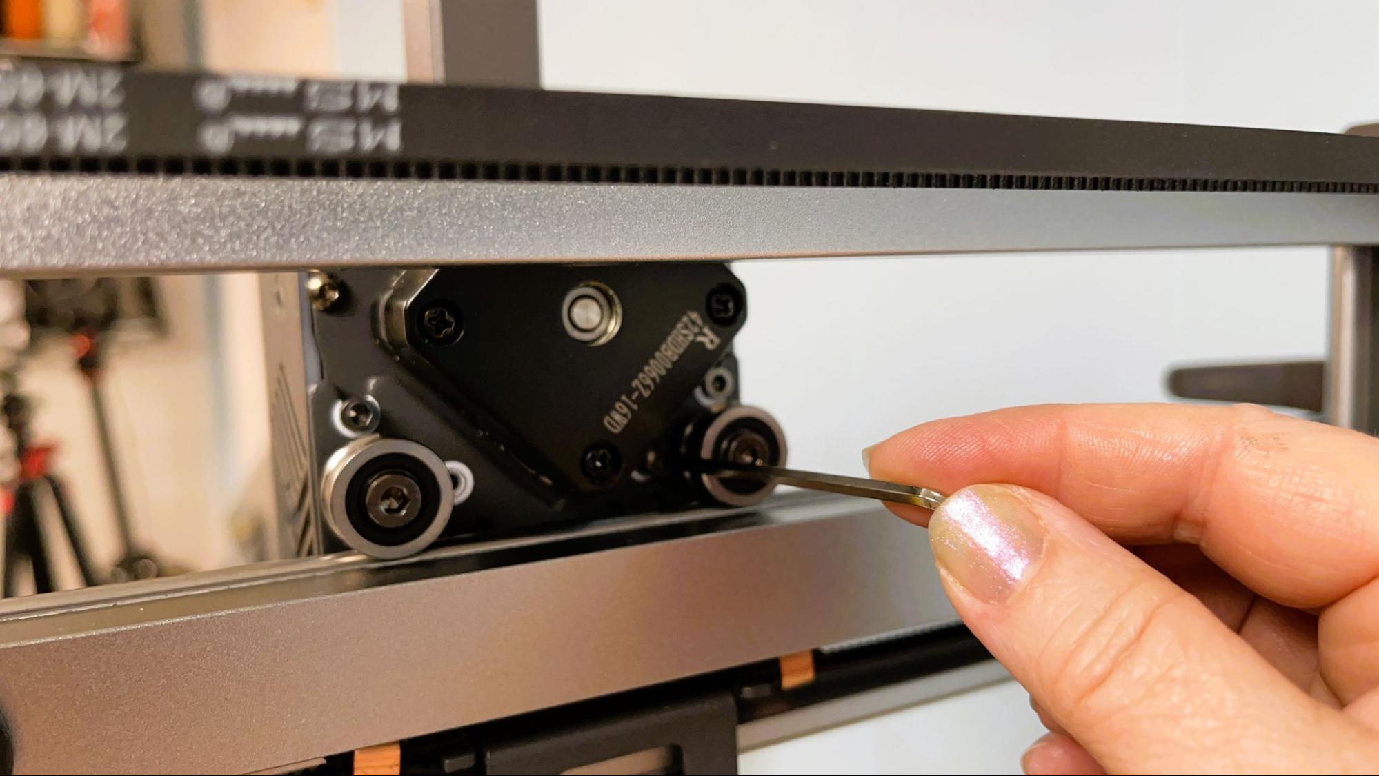 X and Y belts with manual tensioners
