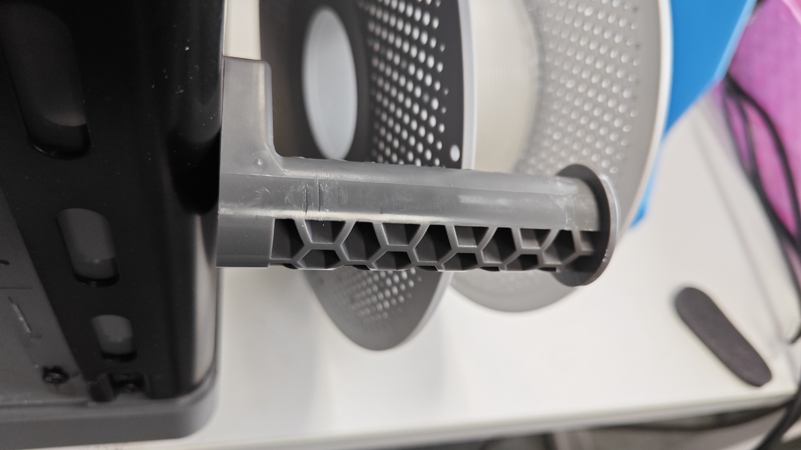 Worn Flashforge Creator 5 spool holder with grooves
