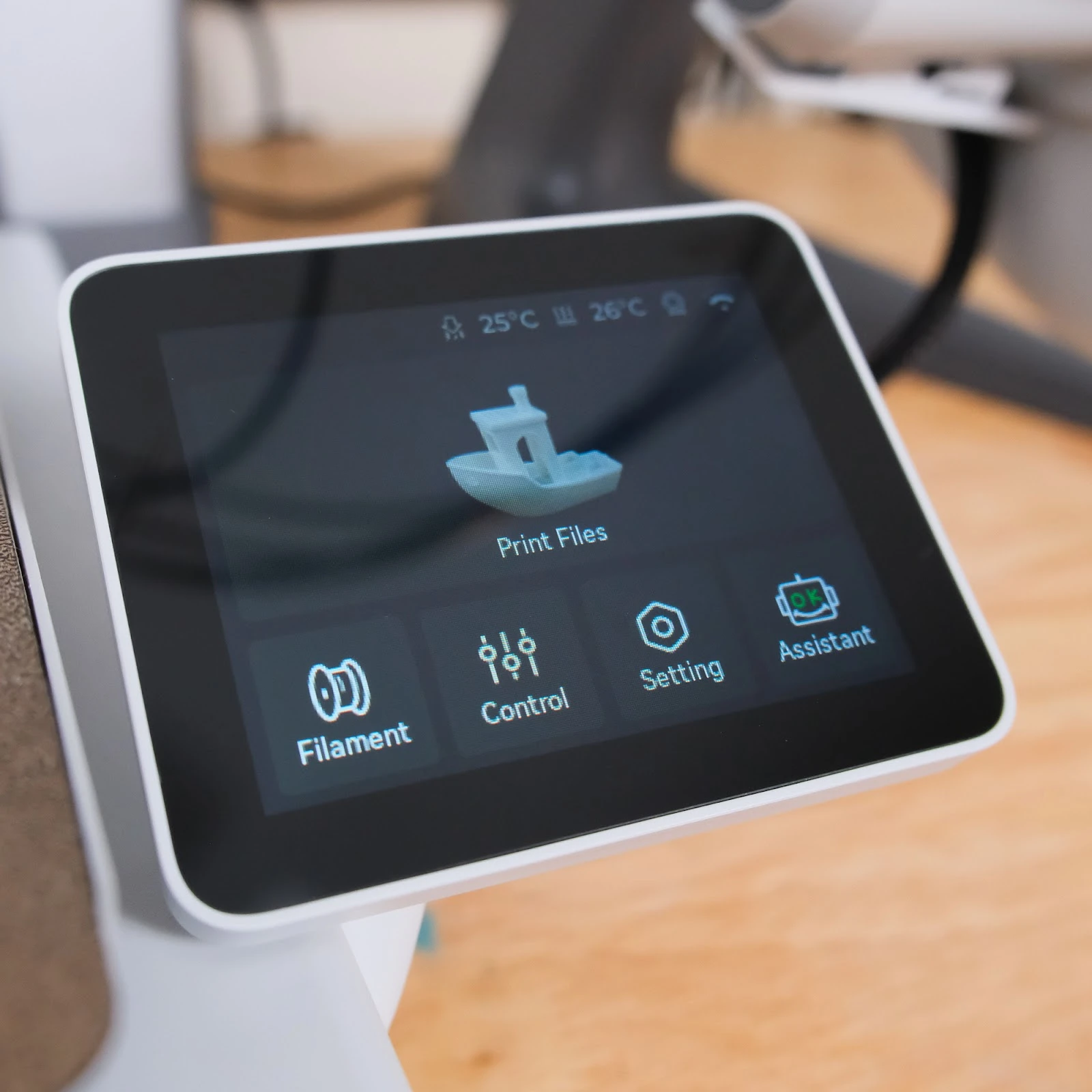 A1 — цветной сенсорный экран