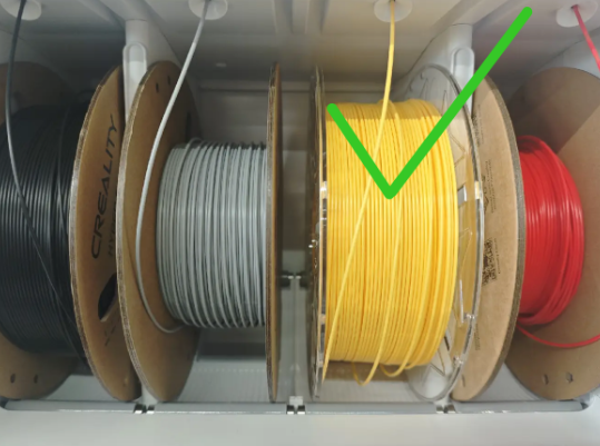 Spool installed correctly (green check) — free rotation, filament feeds straight
