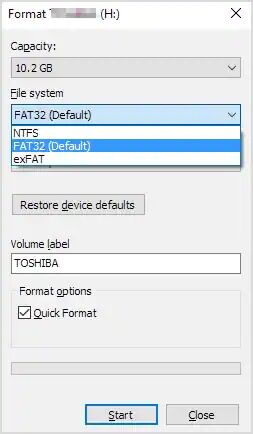 Окно форматирования флешки в Windows с выбранной файловой системой FAT32