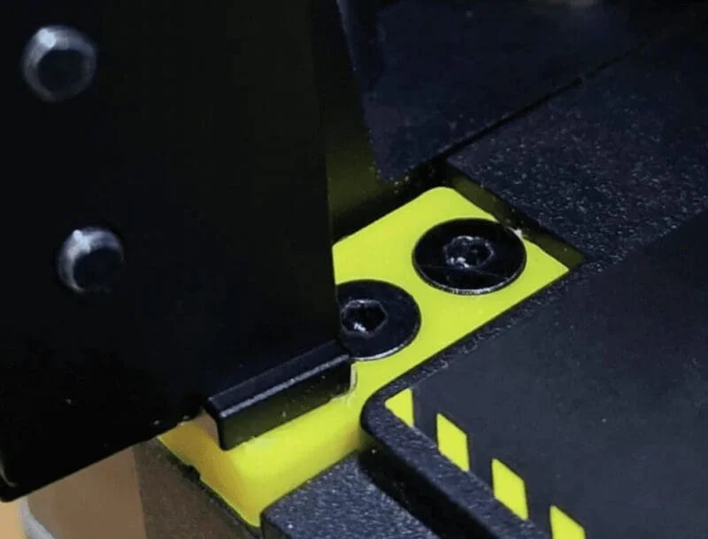 Жёлтая печатная нижняя петля для двери Creality K1 — устраняет дребезг