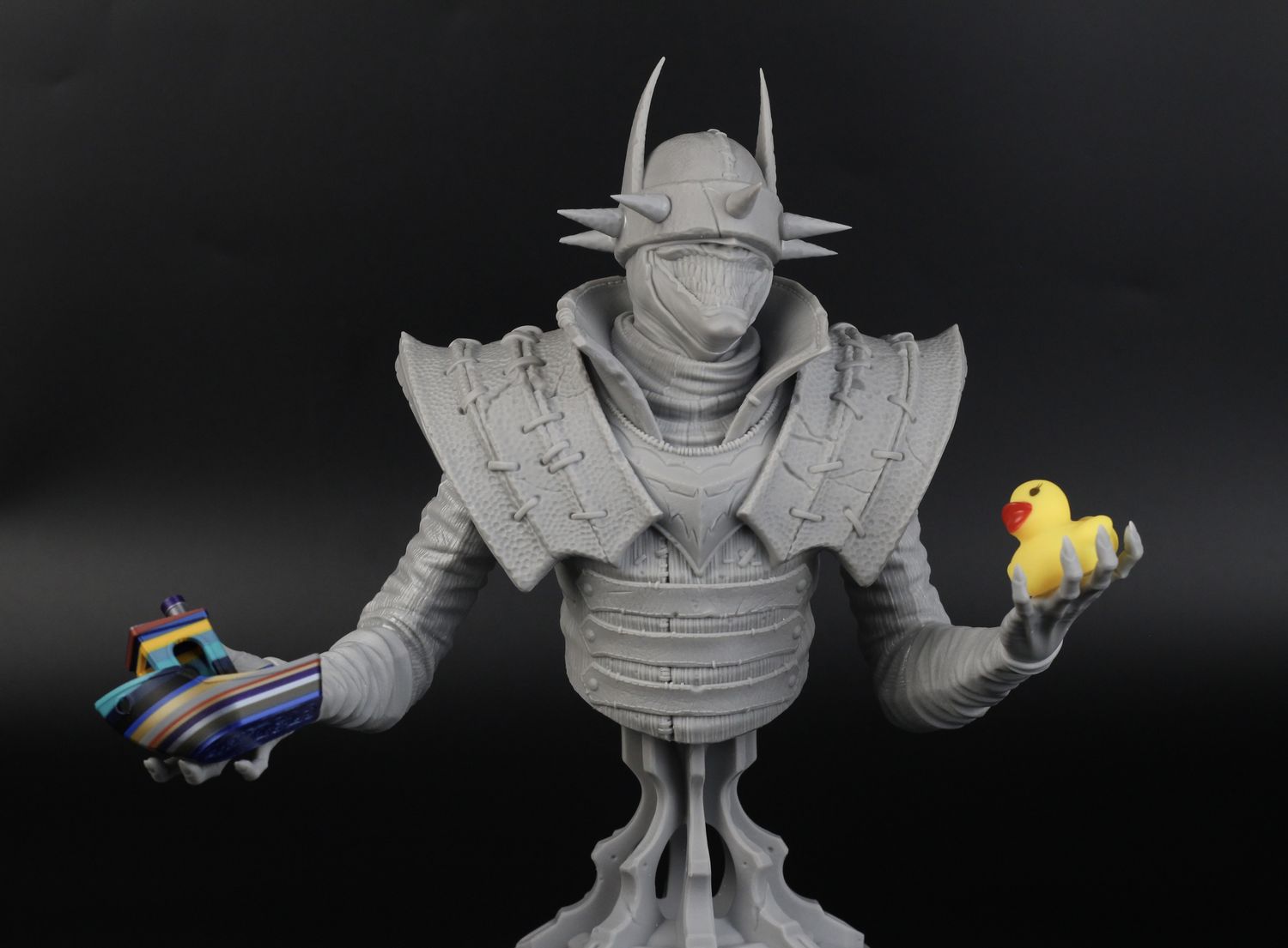 Деталь Бэтмена, напечатанная на Halot Mage — мелкая детализация при правильных настройках экспозиции