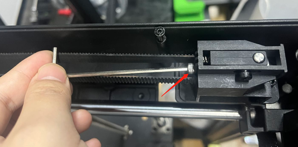 Аналогичная регулировка натяжения Y-ремня