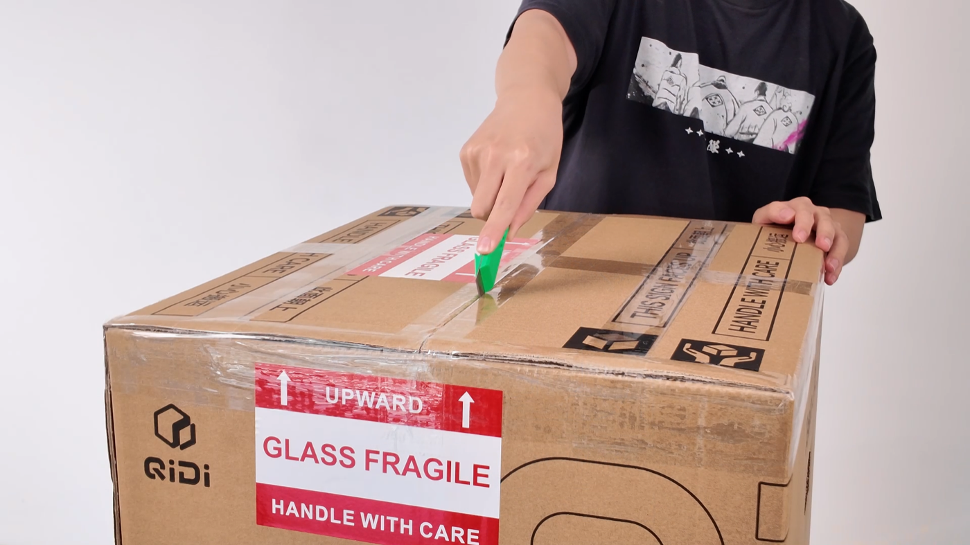 QIDI Q2 cardboard box marked Glass Fragile
