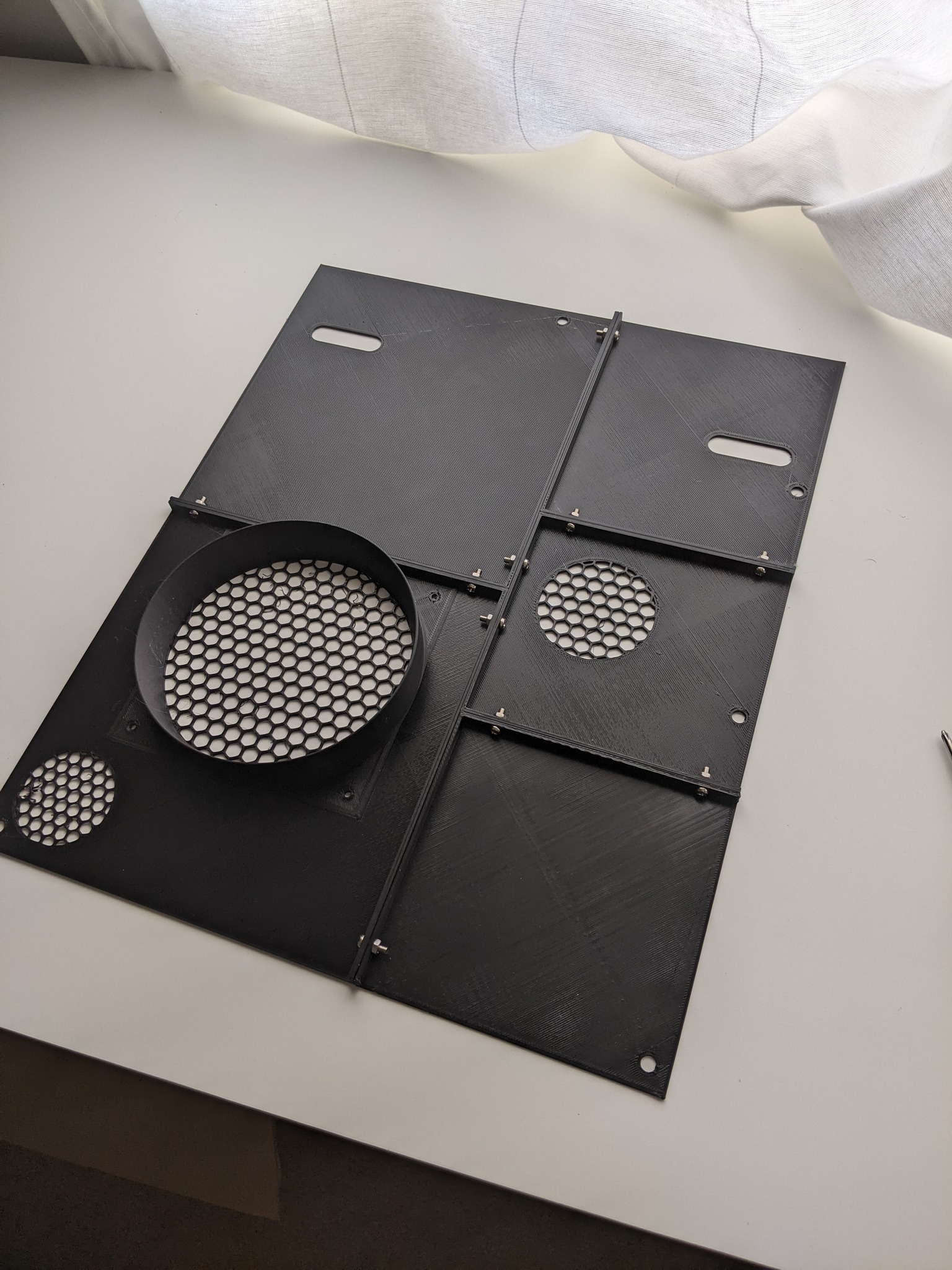 Задняя панель 5M Pro с установленным вентилятором Noctua NF-A12x15