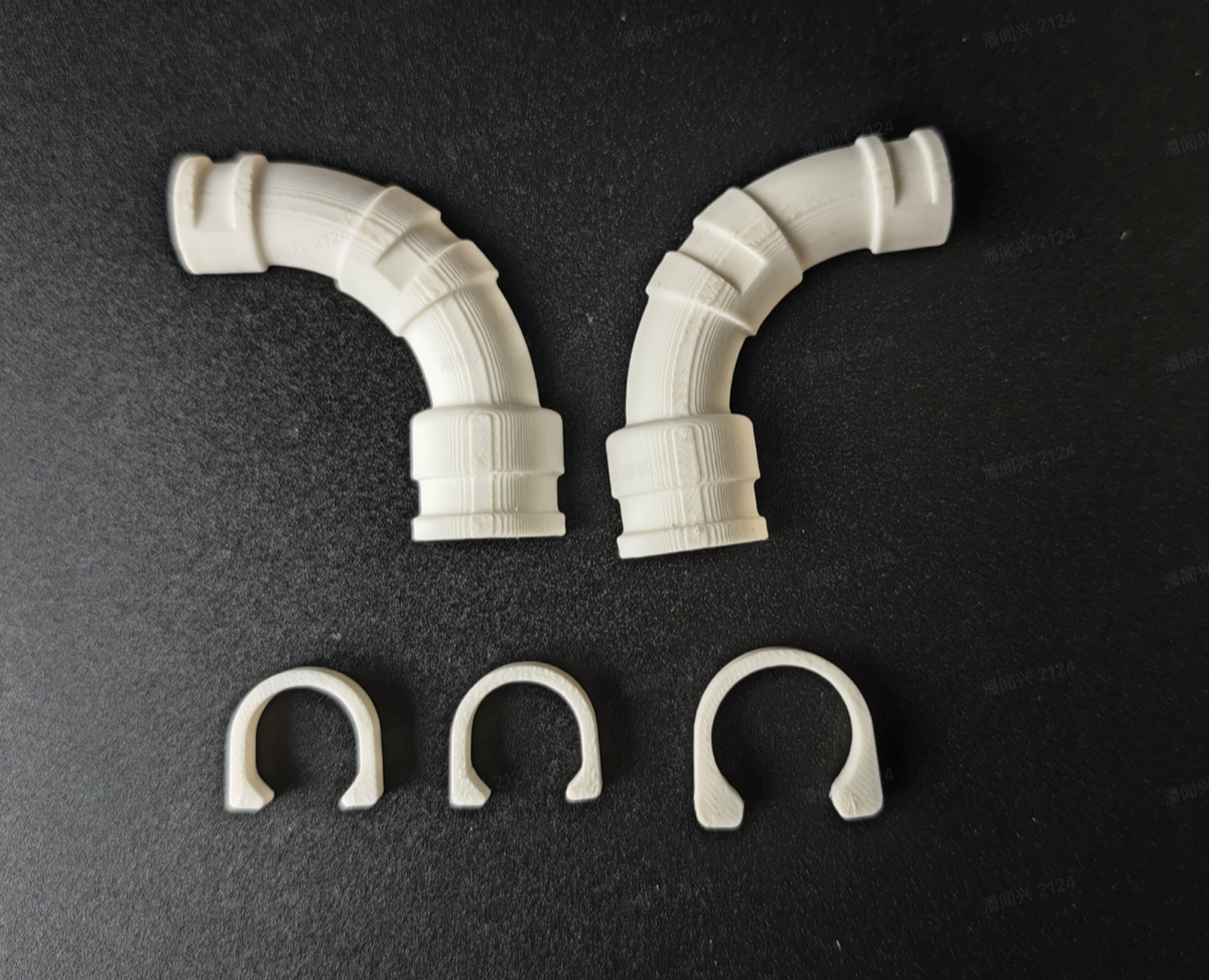 Жгут проводов хотенда трётся о крышку утеплителя — место проблемы