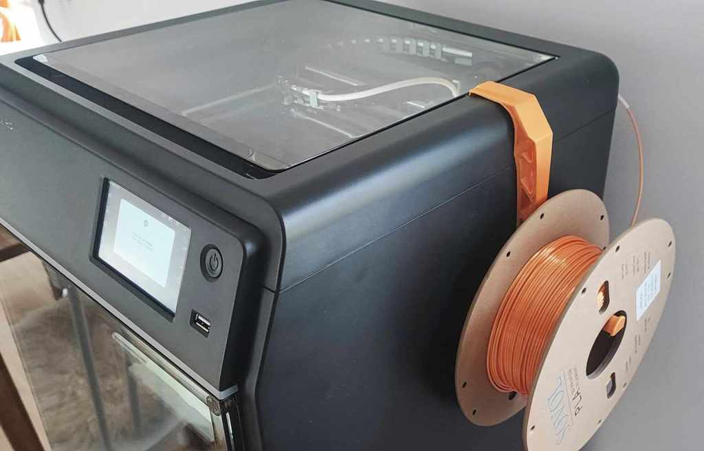 Flashforge Adventurer 5M Pro с печатными доработками — боковой держатель катушки и ящик для инструмента