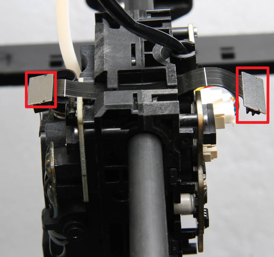 FPC ribbon between TH Board and Extruder Connection Board — disconnected