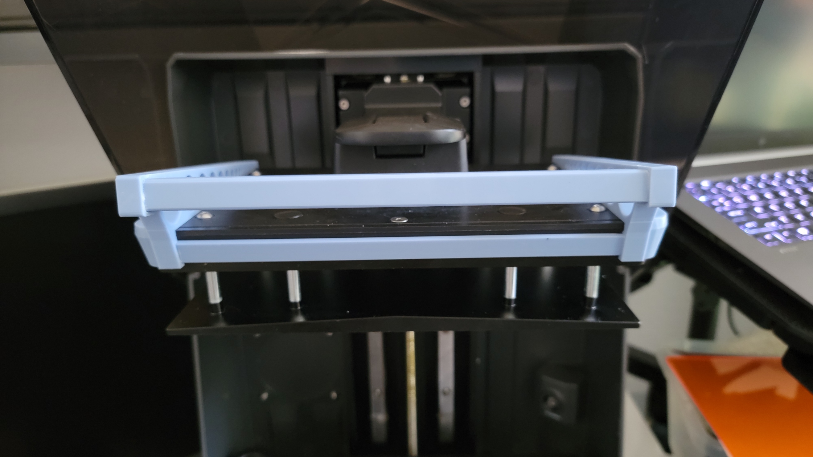 Wraparound handle installed on a Saturn 4 Ultra build plate