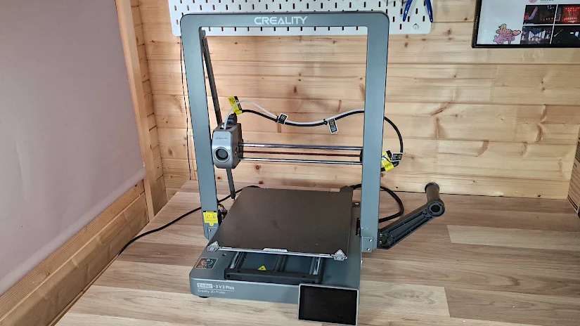 Creality Ender-3 V3 Plus — принтер с CoreXZ кинематикой, область печати 300×300×330 мм