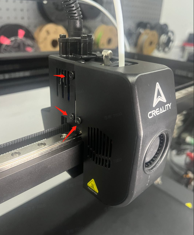 Снятие узла экструдера — 3 винта мотора